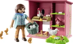 AGRICULTRICE ET POULAILLER -71308