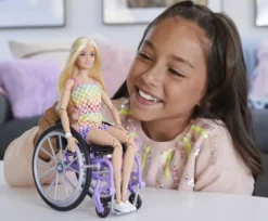 BARBIE - POUPEEBLONDE ET FAUTEUIL ROULANT
