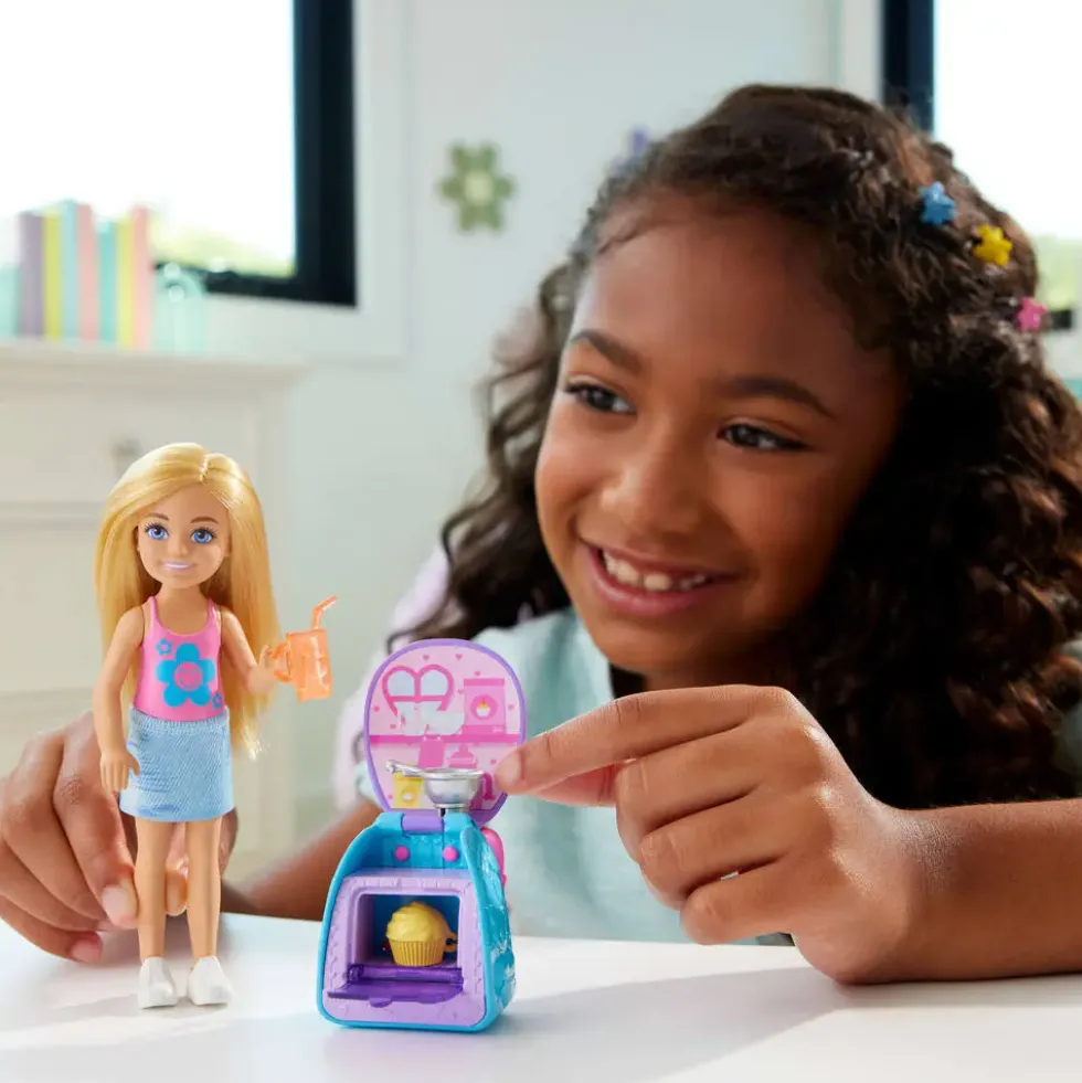 BARBIE - POUPEE CHELSEA SAC A DOS ENJOUE