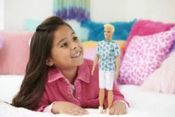 BARBIE - POUPEE KEN FASHIONISTAS TENUE DE SPORT