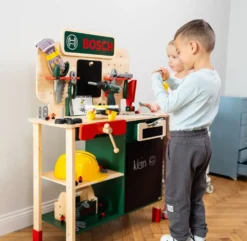 BOSCH - GRAND ETABLI EN BOIS AVEC VISSEUSE ELECTRONIQUE ET ACCESSOIRES