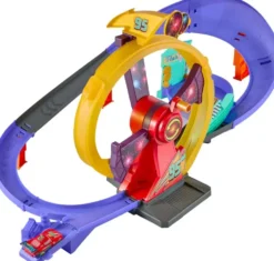 CARS - PISTE CELEBRATIONFLASH MCQUEEN RACE TO CELEBRATE