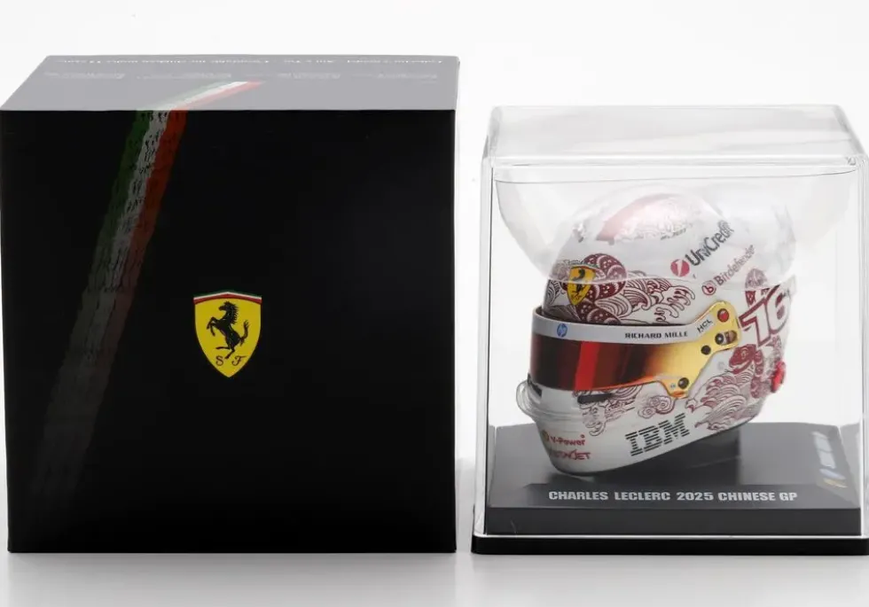 1/5 CASQUE F1 CHARLES LECLERC - SCUDERIA FERRARI HP - GP DE CHINE 2025