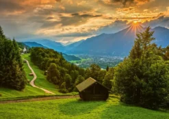 COUCHER DE SOLEIL SUR LE VILLAGE DE MONTAGNE DE WAMBERG