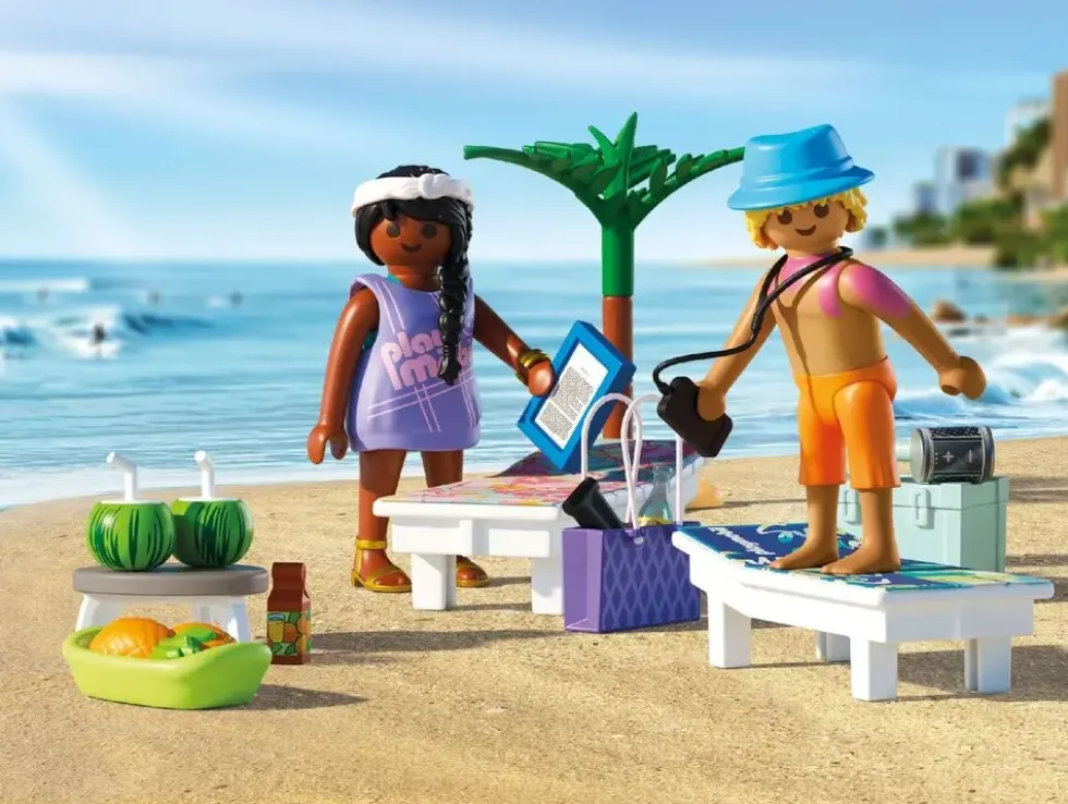COUPLE VACANCIERS A LA PLAGE ET TRANSATS-71908