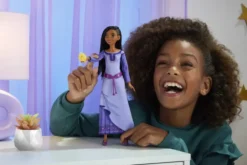 DISNEY WISH - POUPEE ASHA CHANTANTE