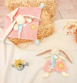 DOUDOU ATTACHE-SUCETTE - LAPIN CIBOULETTE