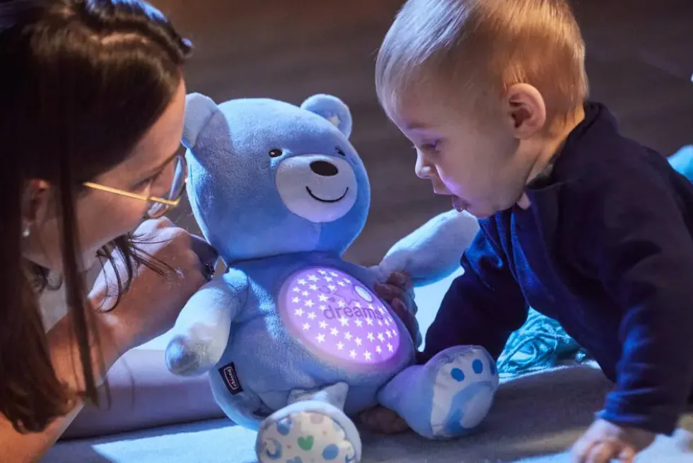 FIRST DREAMS - PELUCHE OURSON PROJECTEUR BABY BEAR BLEU