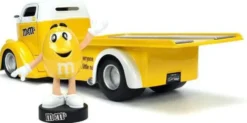 1/24 FORD COE FLATBED W -METMS YELLOW FIGURE YELLOW HOLLYWOOD RIDES 1947