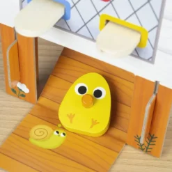 HAPPY CHICKEN