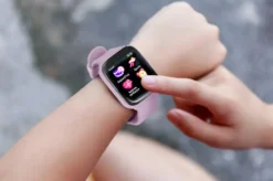 KURIO - LA MONTRE CONNECTEE ROSE