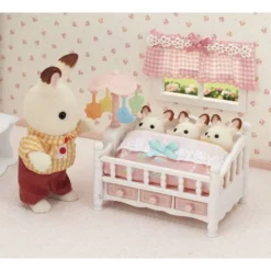 LE LIT DE BEBE ET MOBILE - SYLVANIAN TOUT POUR BEBES