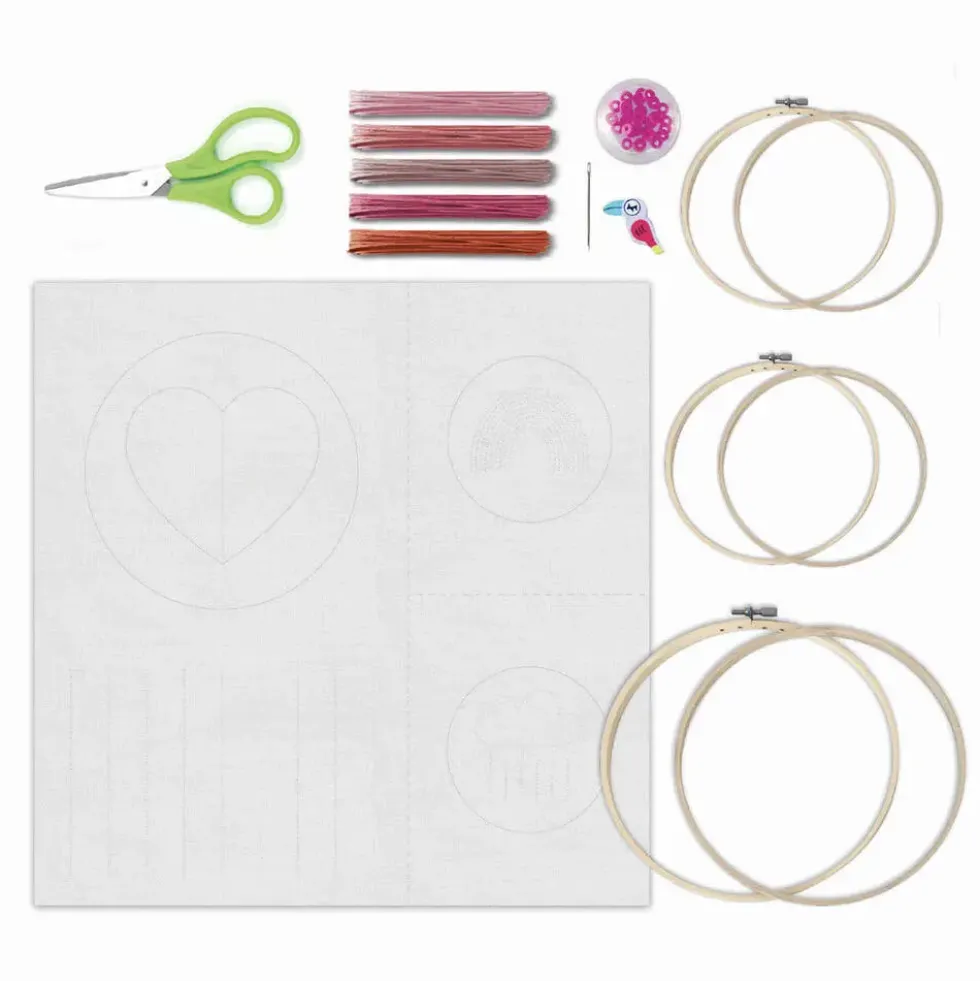 LOVELY BOX -MES PREMIERES BRODERIES