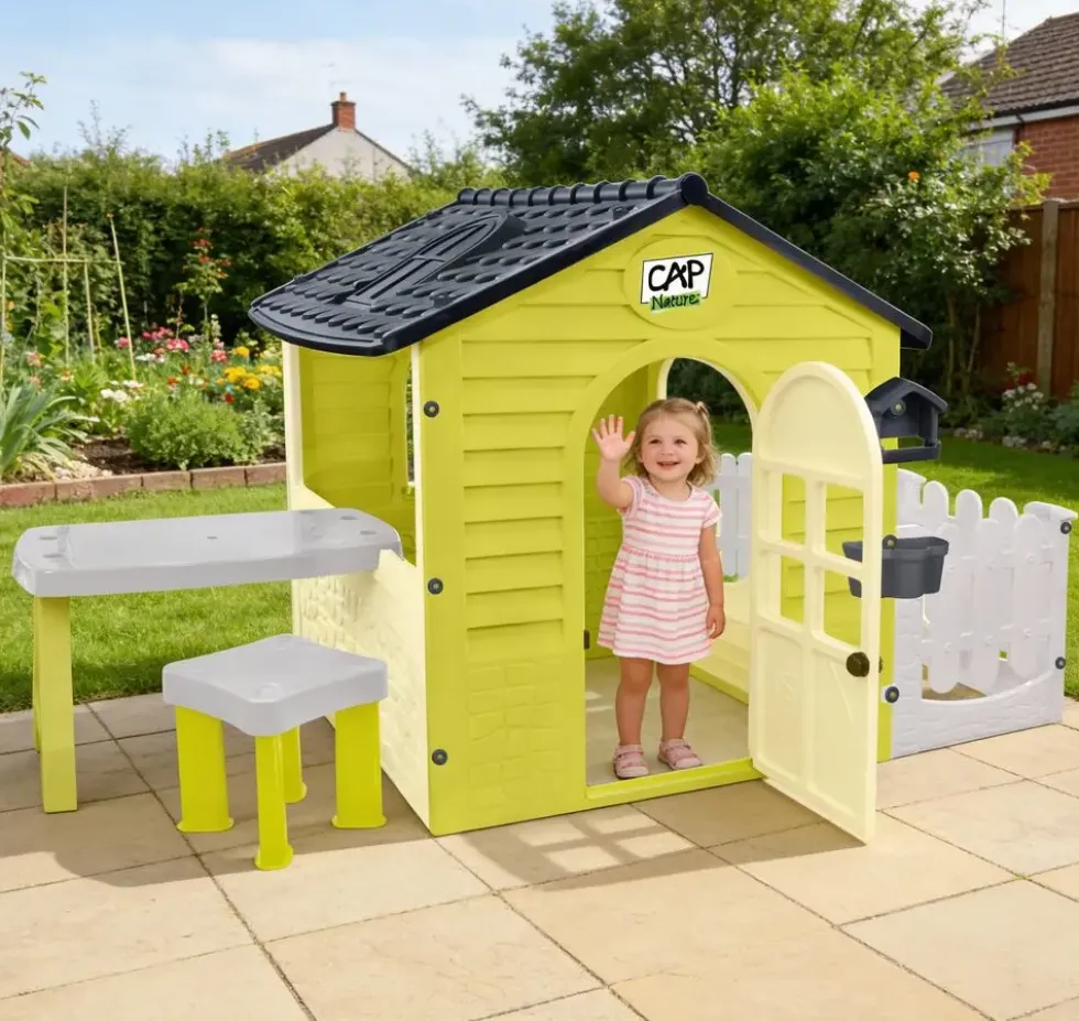 MAISON DE JARDIN AVEC TABLE