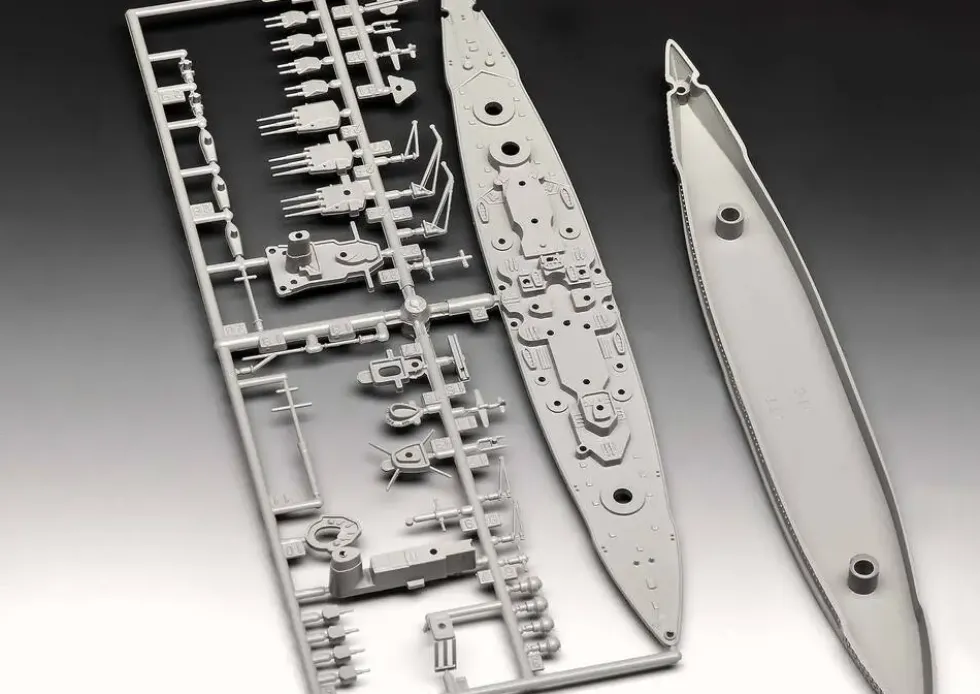 MAQUETTE 408 PIECES -GNEISENAU