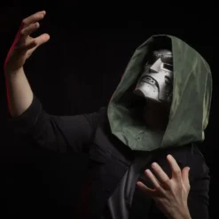 MARVEL CASQUE DOCTOR DOOM REPLIQUE LEGEND SERIES 1/1