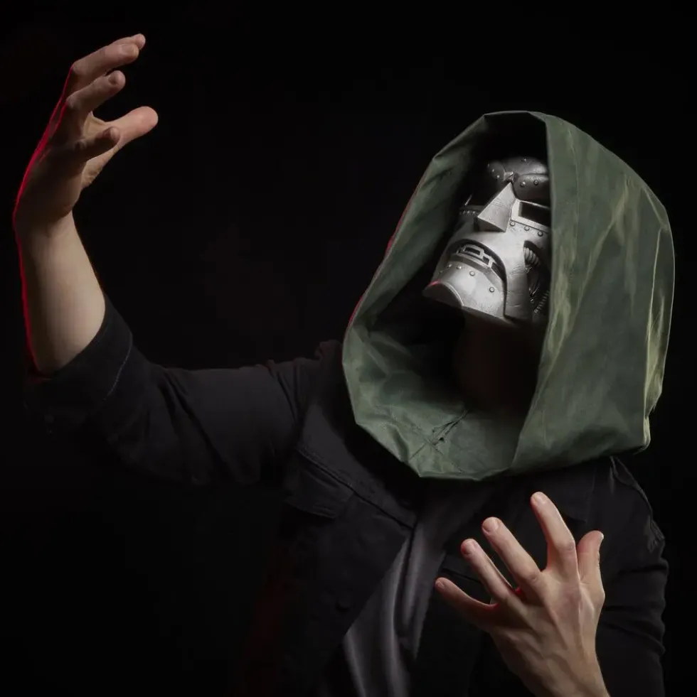 MARVEL CASQUE DOCTOR DOOM REPLIQUE LEGEND SERIES 1/1