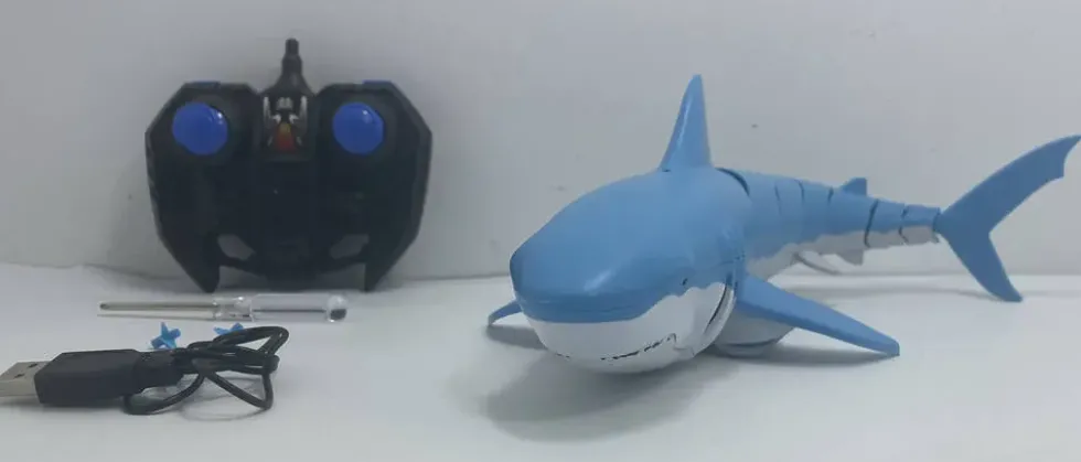 MON REQUIN BLANC RADIOCOMMANDE