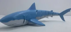 MON REQUIN BLANC RADIOCOMMANDE