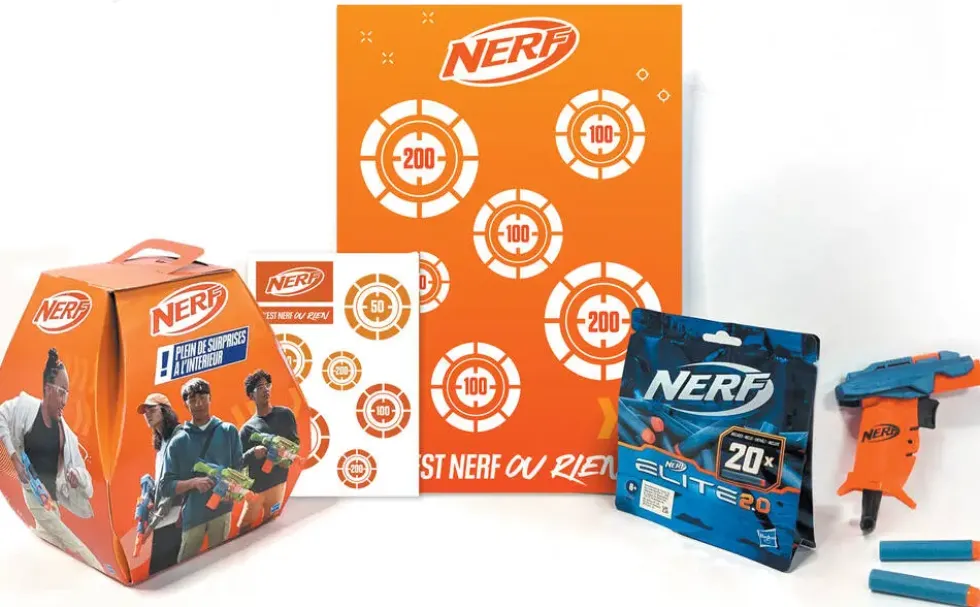 NERF -BOITE SURPRISE AVEC UN BLASTER DES FLECHETTES STICKERS ET POSTER