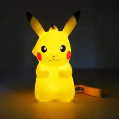 POKEMON - FIGURINE LUMINEUSE PIKACHU GRUMPY AVEC DRAGONNE