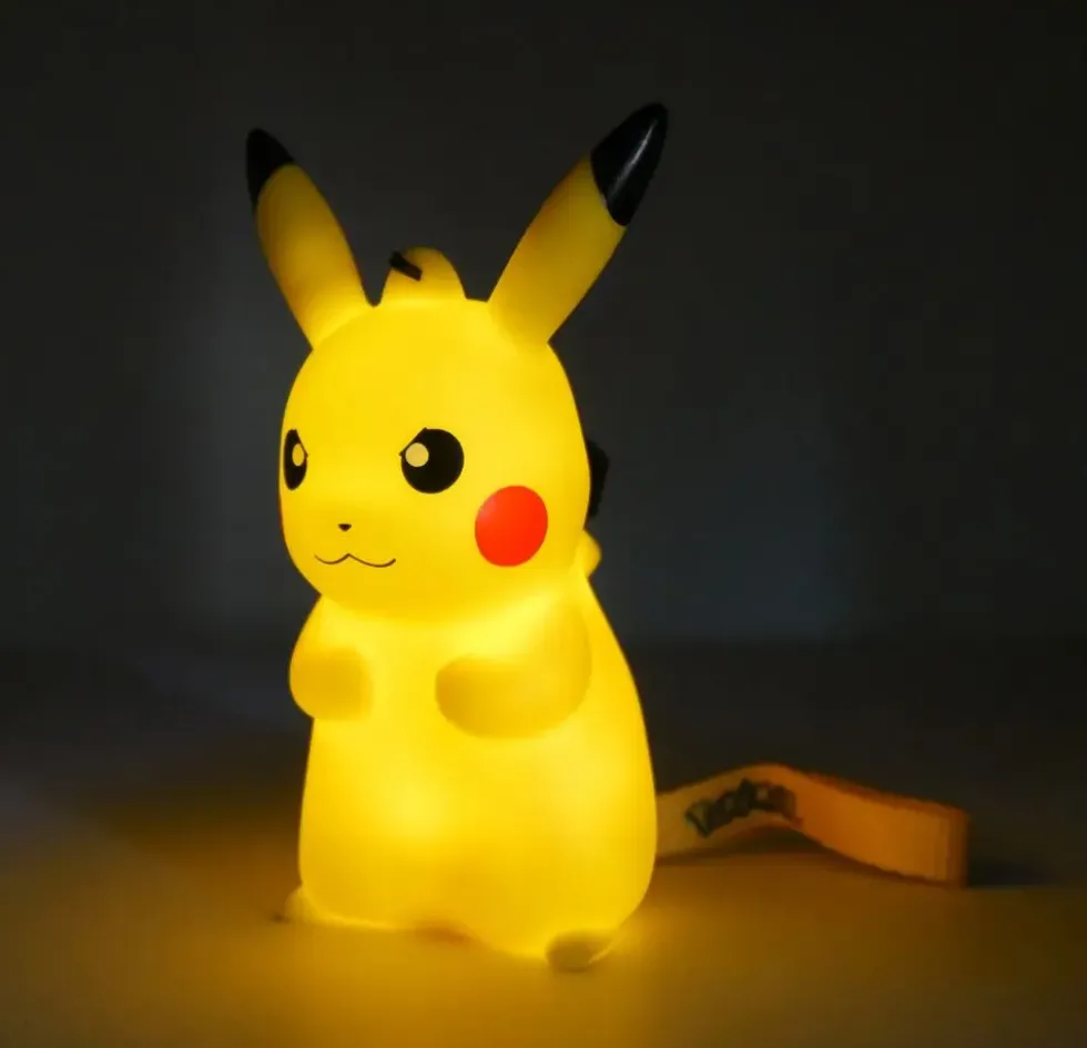 POKEMON - FIGURINE LUMINEUSE PIKACHU GRUMPY AVEC DRAGONNE