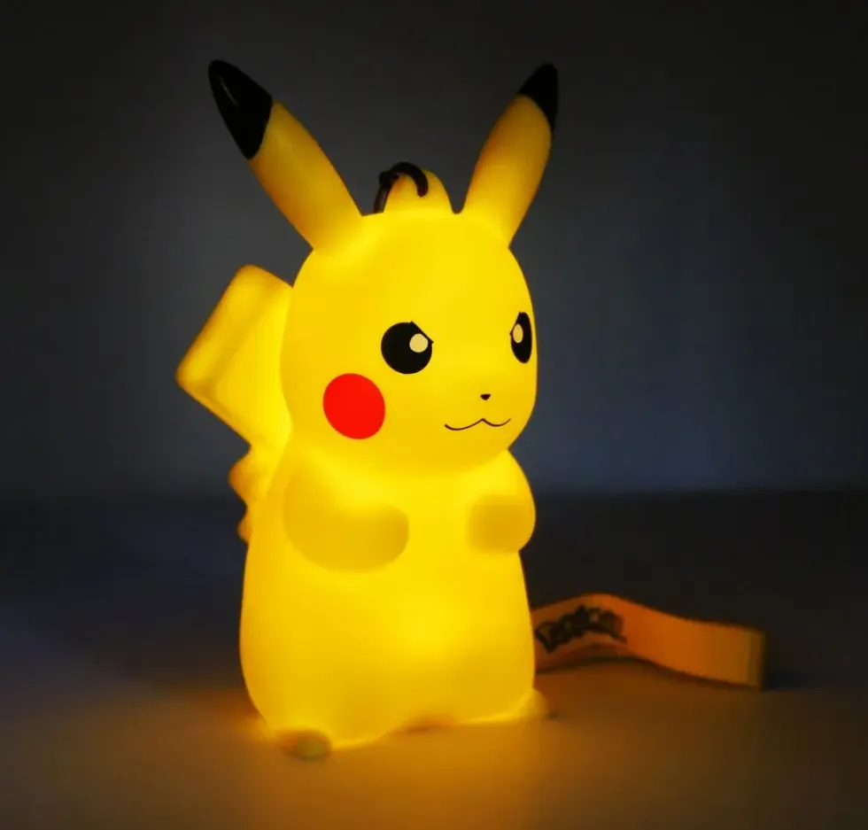 POKEMON - FIGURINE LUMINEUSE PIKACHU GRUMPY AVEC DRAGONNE
