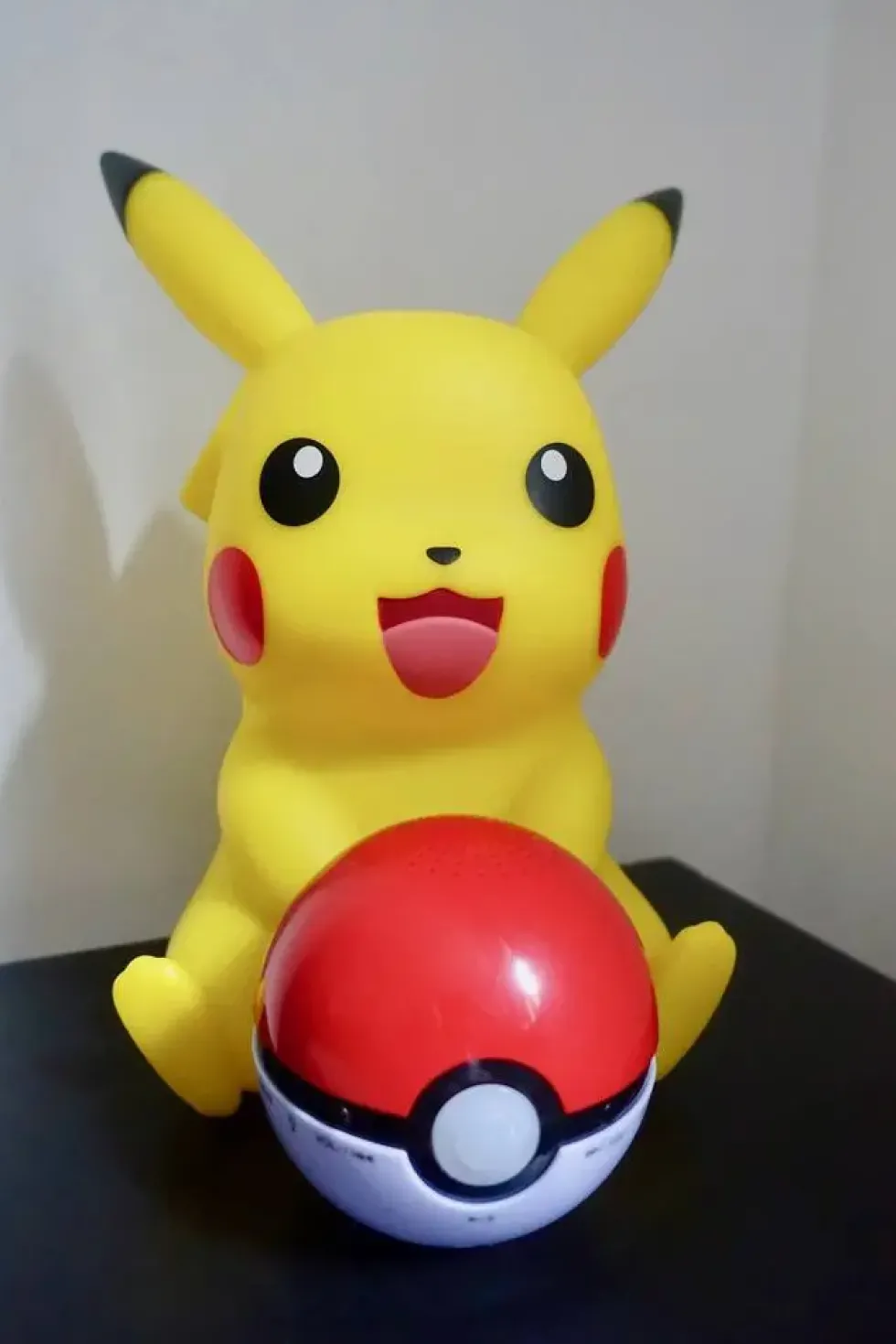 POKEMON - LAMPE LED PIKACHU ET ENCEINTE SANS FIL