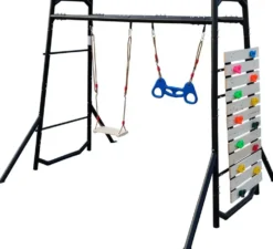 PORTIQUE AVEC MUR D'ESCALADE