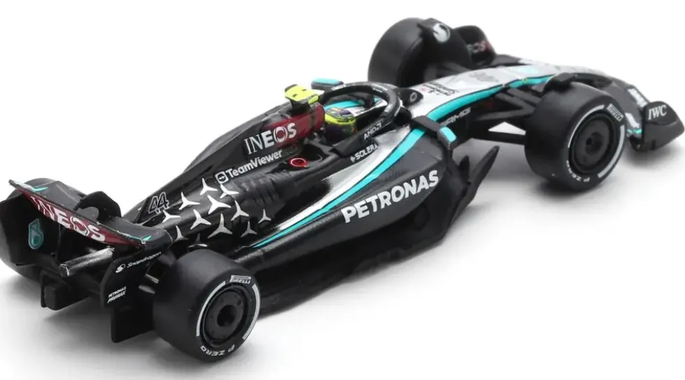 1/64 VOITURE MERCEDES-AMG W15 N44 MERCEDES-AMG PETRONAS FORMULE 1 TEAM GP BAHRAIN 2024 LEWIS HAMILTON