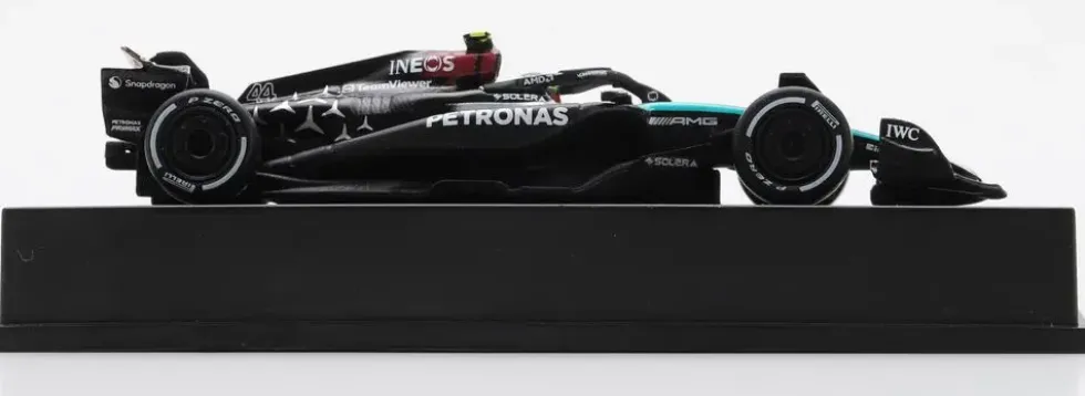 1/64 VOITURE MERCEDES-AMG W15 N44 MERCEDES-AMG PETRONAS FORMULE 1 TEAM GP BAHRAIN 2024 LEWIS HAMILTON