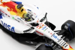 1/64 VOITURE RACING BULLS VCARB 02 F1 TEAM N6 8EME GP JAPON 2025 ISACK HADJAR